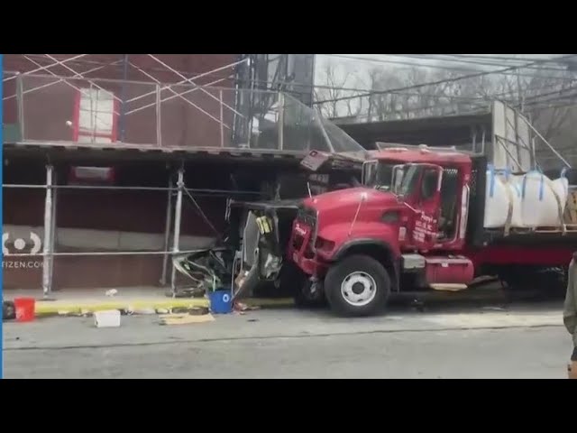 Truck Hits Scaffolding Several Injured On Si Fdny