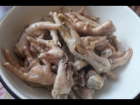 В них содержится огромное количество каллогена и это куриные лапки.