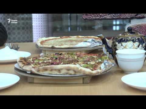 Videó: Ez A Pizza 41 Féle Sajtot Tartalmaz A Világ 41 Országából