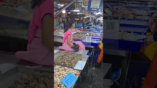 Seafood at Street Food Market of Naklua Pattaya City in Thailand #shorts #thailand #pattaya #seafood