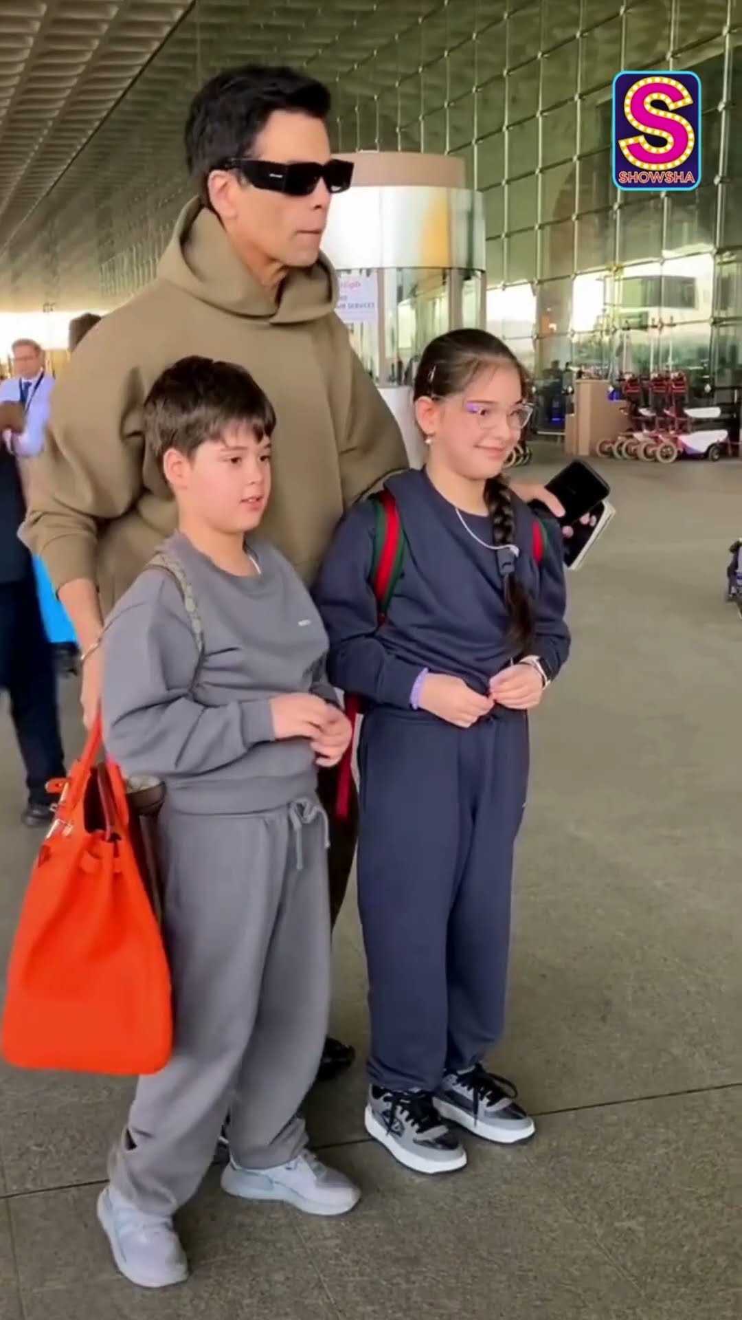Karan Johar Arrives At The Mumbai Airport With His Little Ones Yash And Roohi, Vacation Mode On
