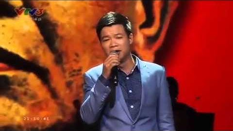 Đồng loạt đứng dậy, khóc, hát "Đại tướng Võ Nguyên Giáp"