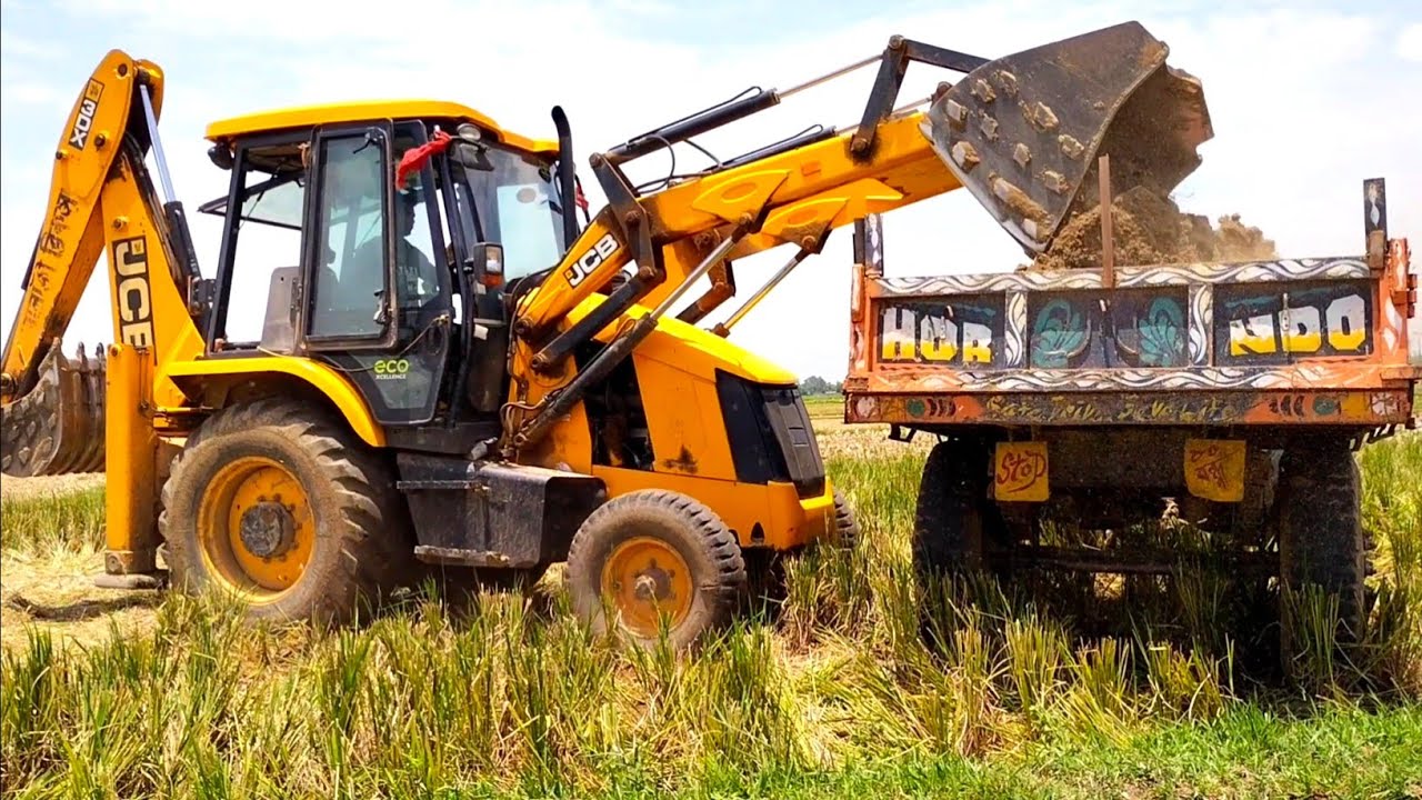 New Jcb 3dx Machine Loading Red Mud In Old Mahindra And Powertrack