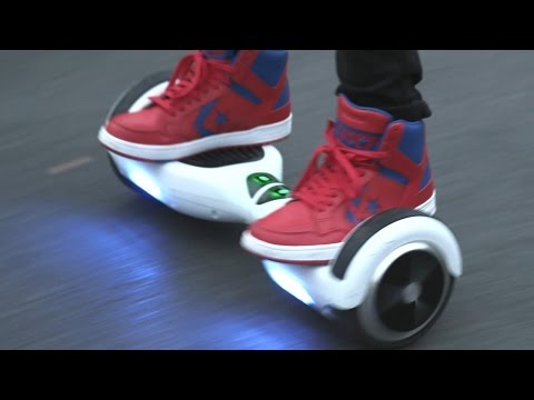 Wideo: Czy hoverboard jest zabroniony w Singapurze?