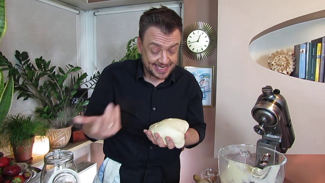 Paweł Loroch - Man in the kitchen S01E01: Pierogi with strawberries. - YouTube