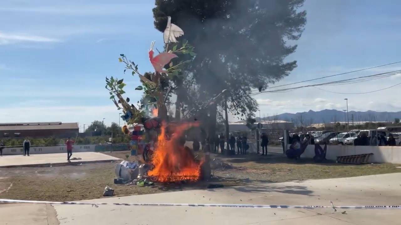 CREMÁ DE LA FALLA DEL IES JAUME I 2024 BURRIANA VIERNES 15 DE MARZO (SE RECOMIENDA DESCRIPCIÓN)