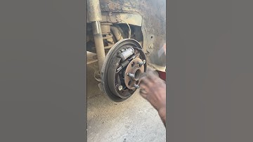 Drum Brake Adjustment #mechanic #automobile #brakeservice #drumbrake