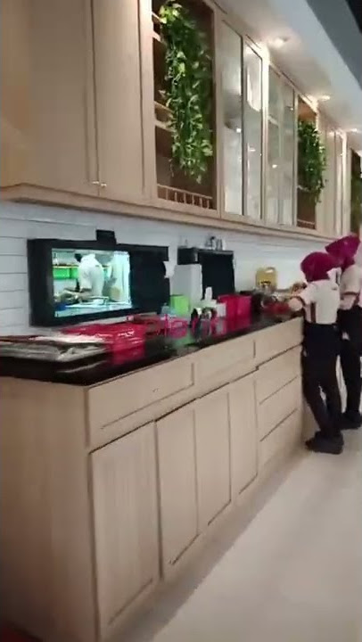 Begini Rasanya Suasana Solaria Hypermart Puri Indah