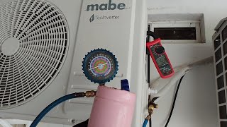 Vacío a todo el sistema de aire acondicionado y carga completa de gas refrigerante R410a.