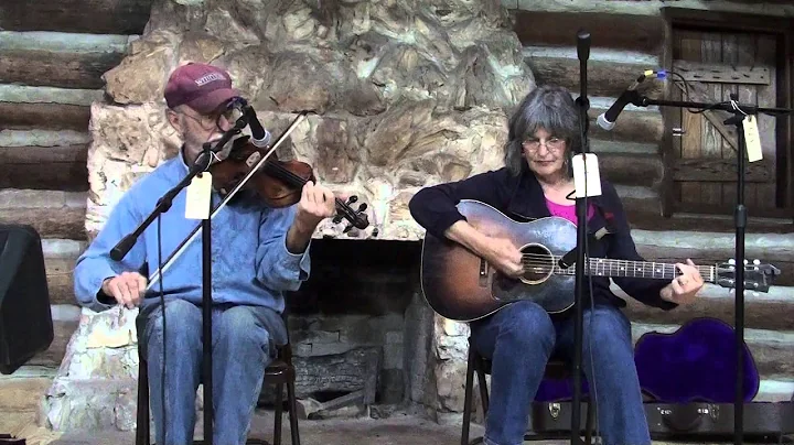 John Harrod and Tona Johnston Play Christmas Calic...