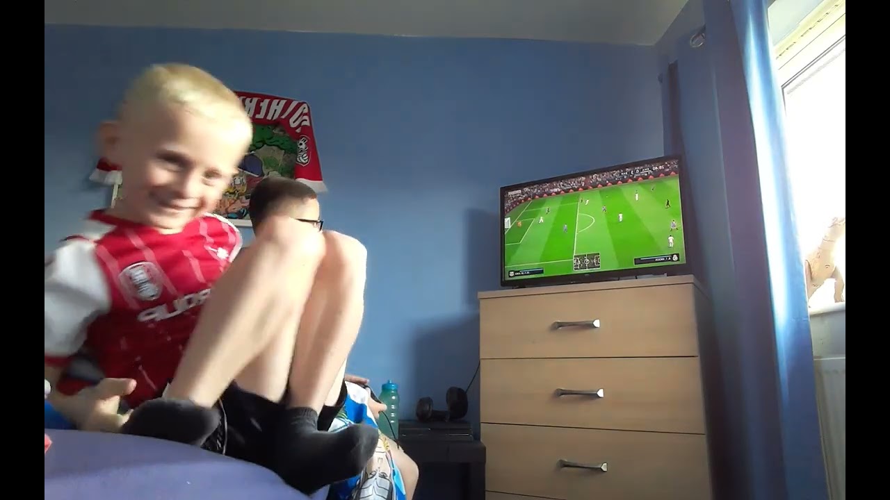 last to leave bed YouTube