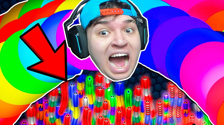 EATING TO BECOME A GIANT SNAKE in SLITHER.IO!