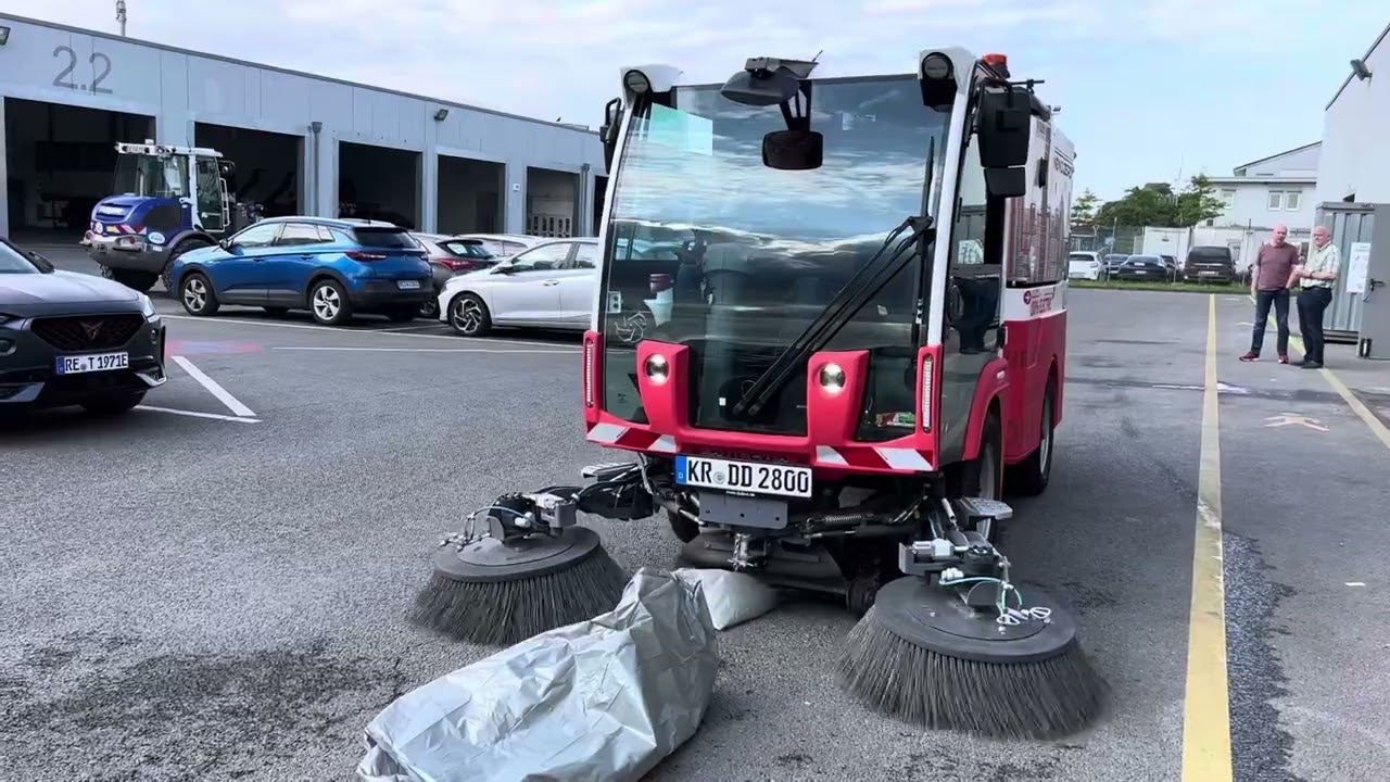 The new Dzero! Die elektrische Kehrmaschine.