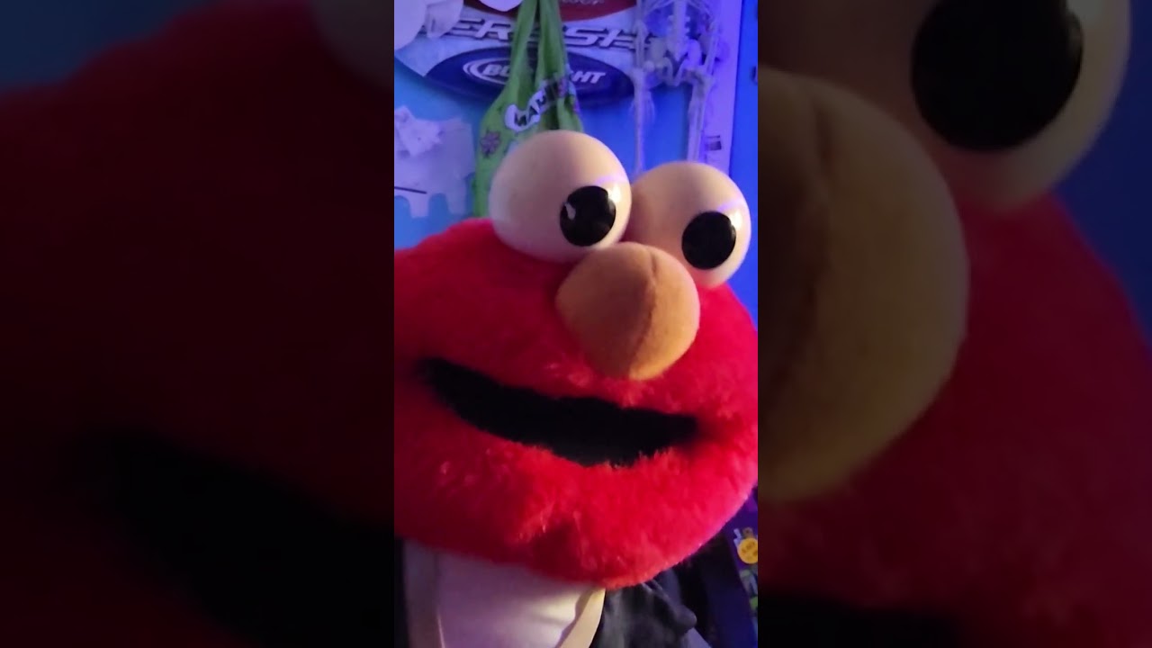 Elmo held together by tin foil sings while shaking violently #elmo #music #animatronic #news