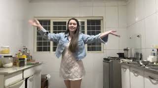 Gostosa Sem Calcinha Na Cozinha