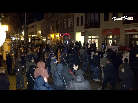 Saalfeld am 03.01.2022: ca. 650- 700 Spaziergänger. Polizei war vor Ort.