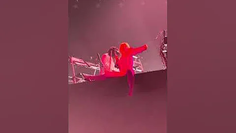 Stranger (live) - Doja Cat: Tour Ma Vie ~ Spark Arena, Auckland NZ (barricade pov) 18/11/25