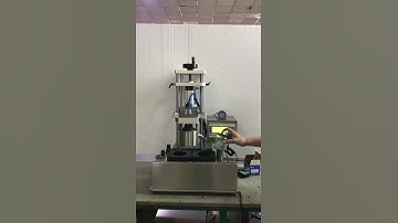 Tabletop vacuum capping machine for lug jars