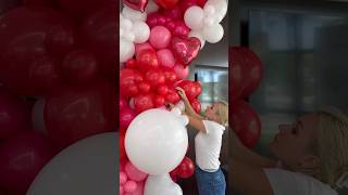 Valentine’s Day Balloon Garland #valentinesdaydecor