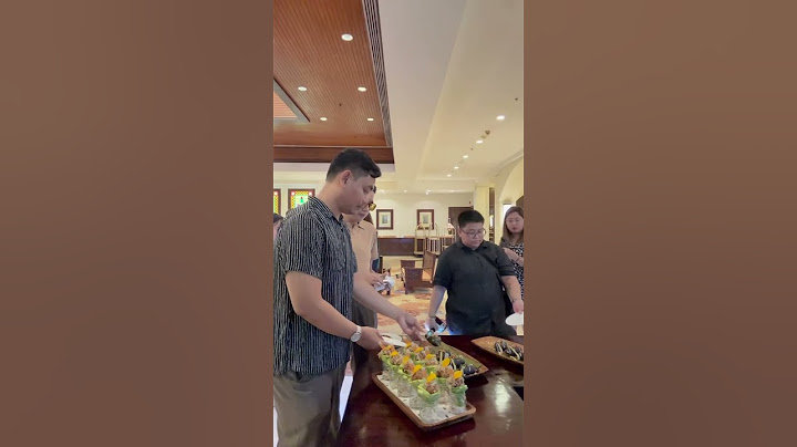 ¡El chef maestro de mariscos en #WaterfrontMactan ataca de nuevo! Mi favorito es el ceviche de Ce...