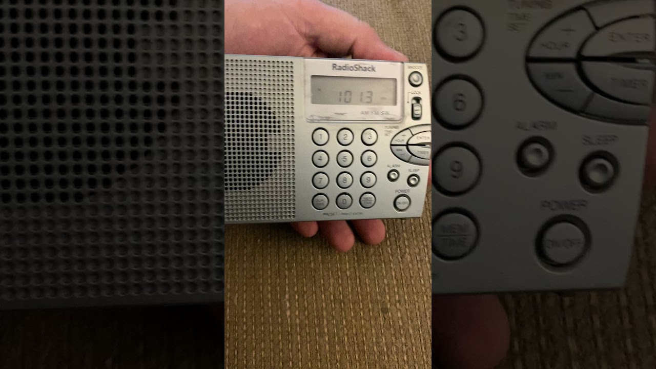 Vintage Radio Shack AM FM Shortwave Travel Portable Radio 20-125