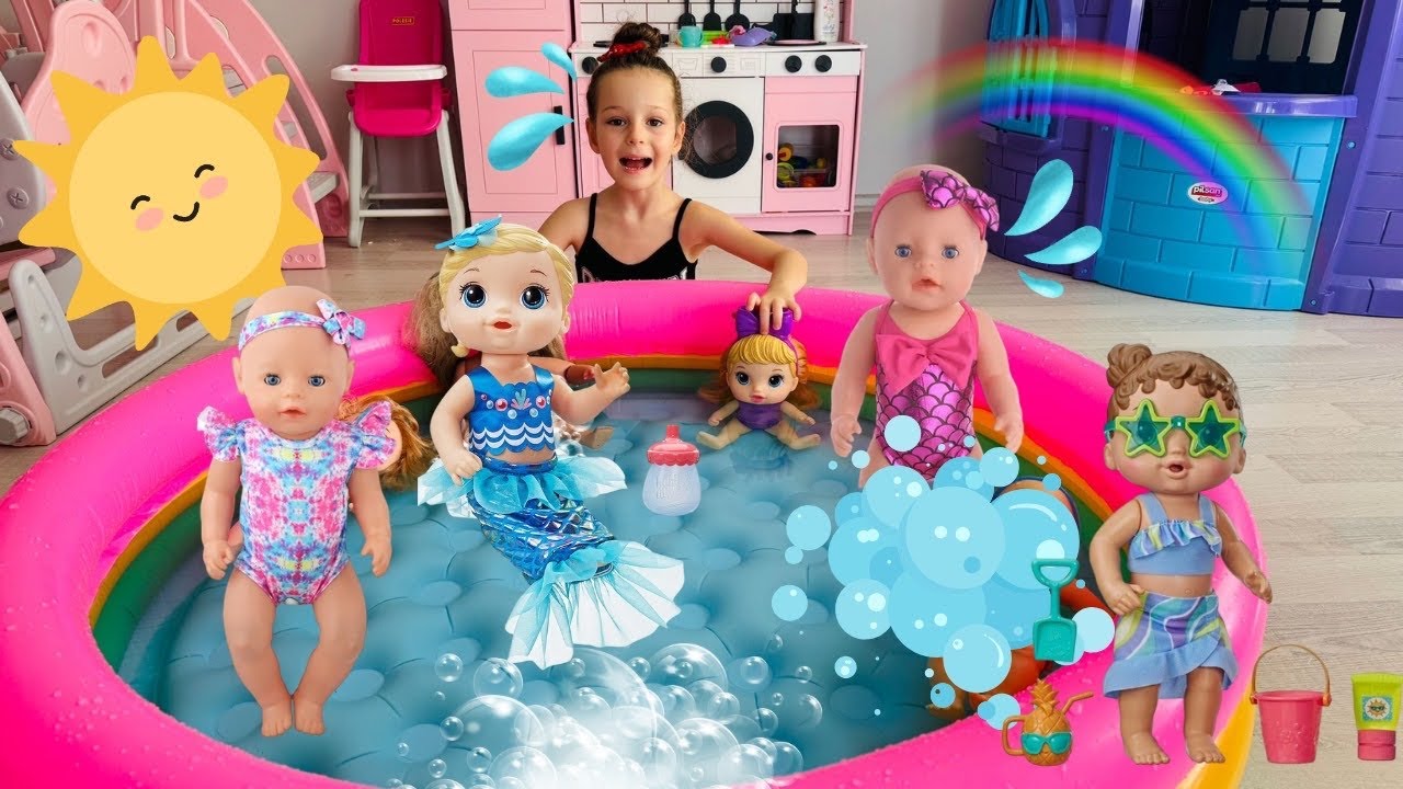 Ada ile Oyuncak Bebeği Havuzda!HAVUZDA KAÇ BEBEK VAR!