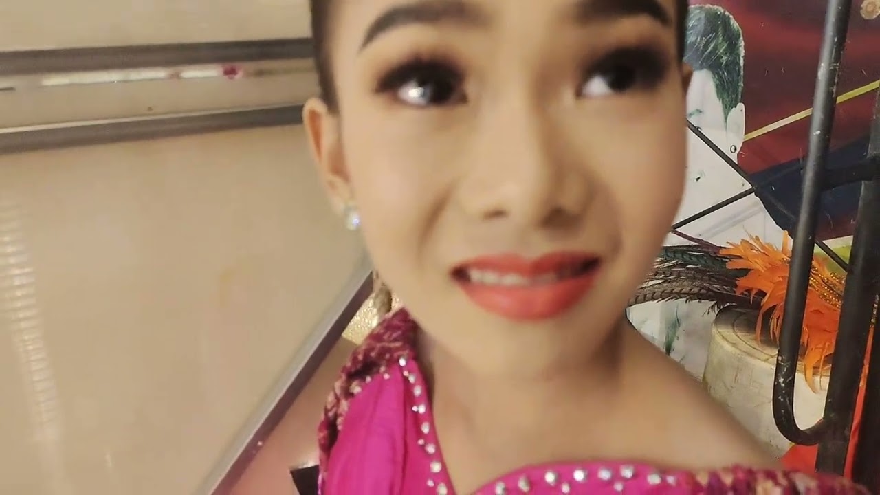 ธิดาลาวได้คิวออกสู่หน้าเวทีแล้ว