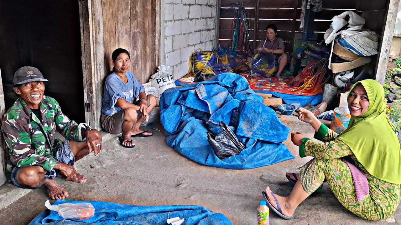 Hidup Di Desa‼️Susahnya Medan Yang Di Lalui Petani Di Hutan Sehabis Hujan, Nekat Harus Berangkat