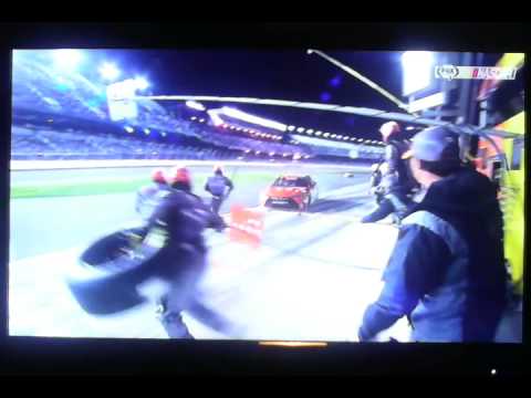 zachary quinto Carl Edwards slides through pits| Daytona Duel #2