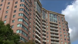 Download Lagu Man fleeing FBI jumps from high-rise in Alexandria | NBC4 Washington MP3 Download Lagu Man fleeing FBI jumps from high-rise in Alexandria | NBC4 Washington MP3