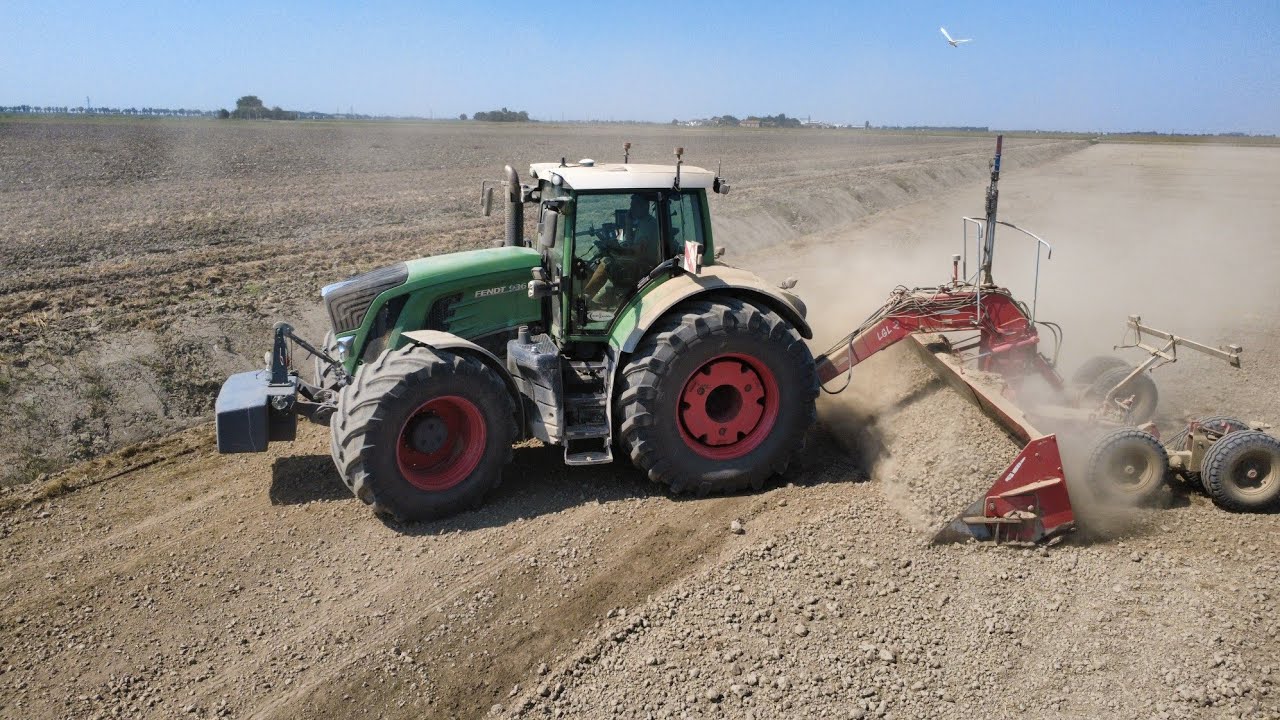 Livellatura terreno con Fendt 936 Vario by Gualandi s.r.l. ( Rubrica Fendt) #agricoltura #fendt 