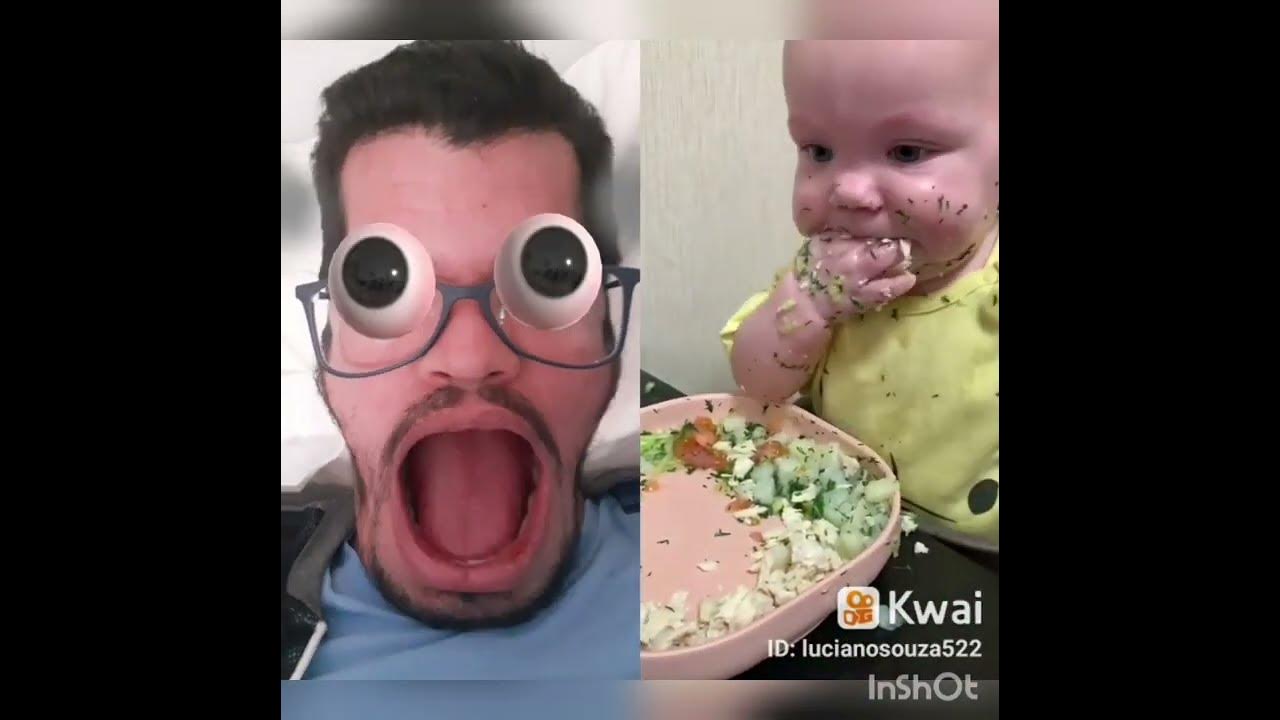 bebê comendo sozinho - YouTube