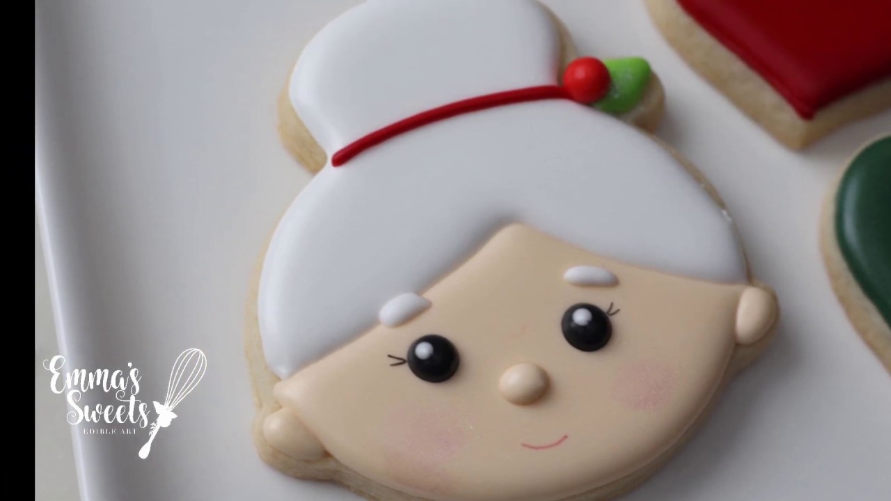 How to Make a Mrs. Claus Cookie Set