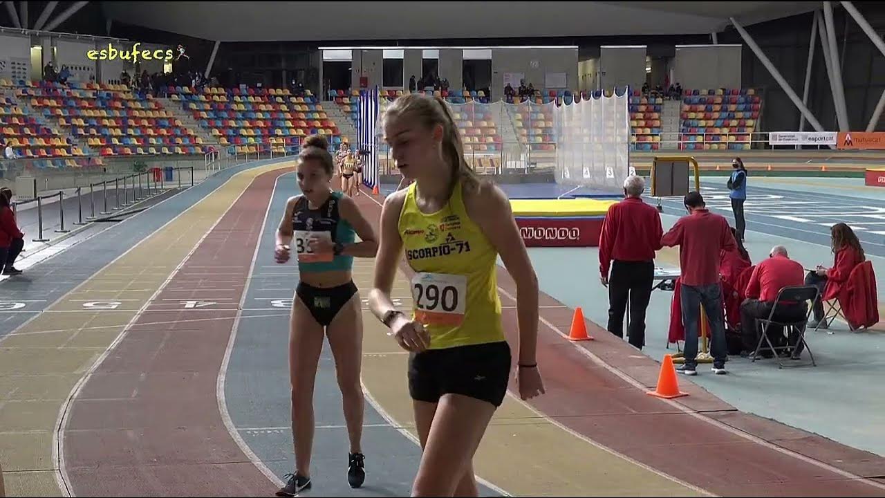 2x Spanish runners MASSIVE spit, one on the right, one on the far left