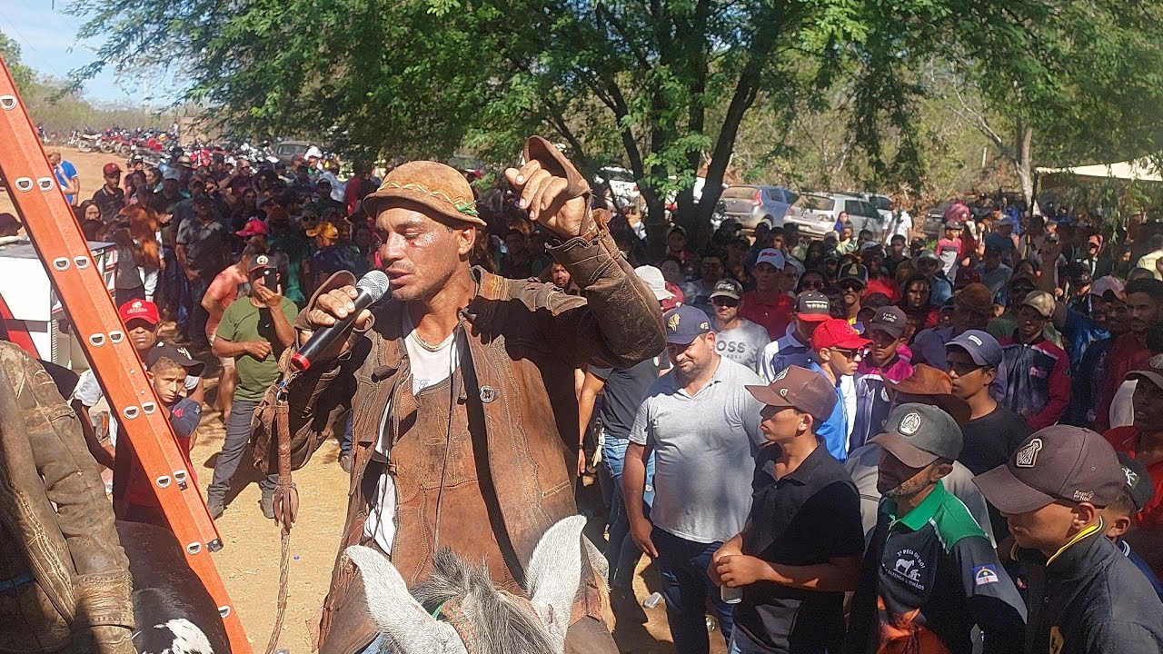 DIVON AMORIM RECEBE  APOIO DOS AMIGOS  NA 27ª  CORRIDA   DA VACA CHUVISCO EM CUSTÓDIA PERNAMBUCO 