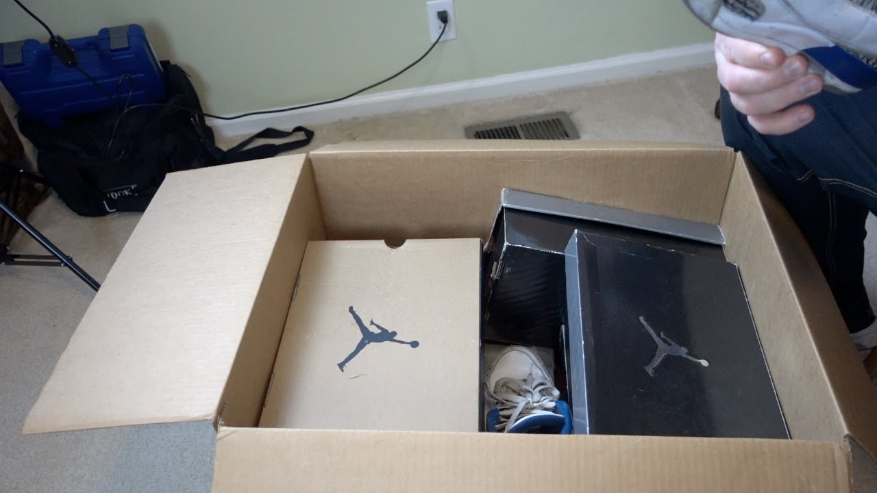 UNBOXING A 30 POUND MYSTERY BEATER BOX FROM SOLE SUPREMACY + LOADED