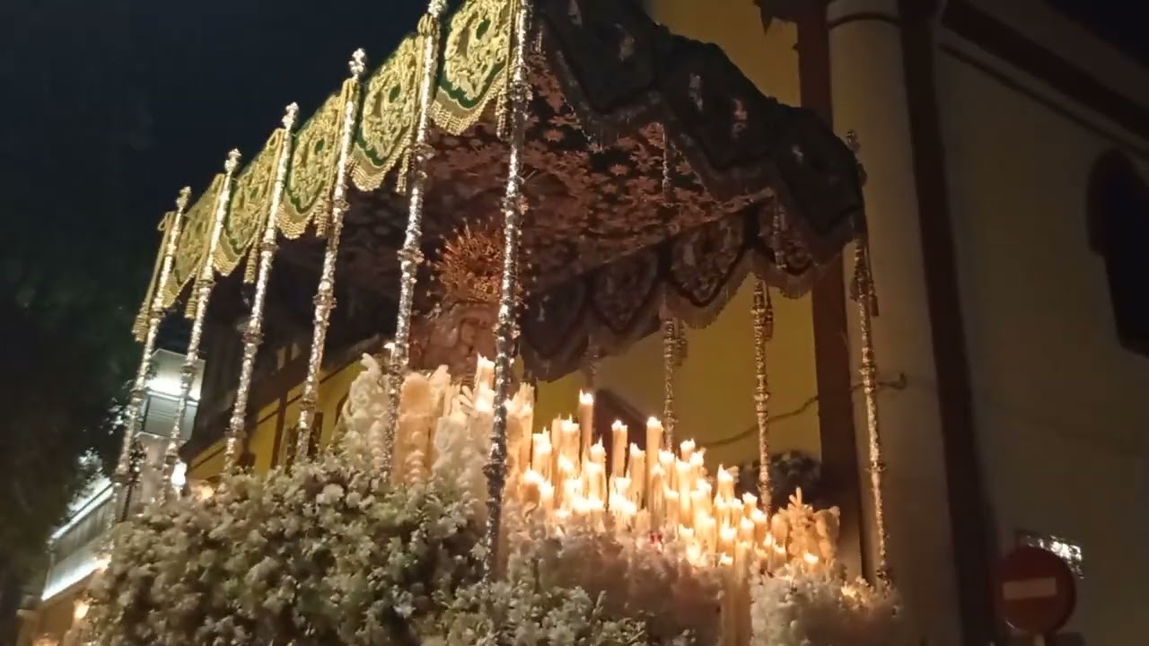 La Virgen de la Esperanza revirando de Plaza Niña a San Cristóbal. Magna de Huelva, 2025.