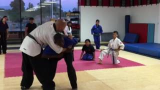 Shoulder throw reverse to hip throw