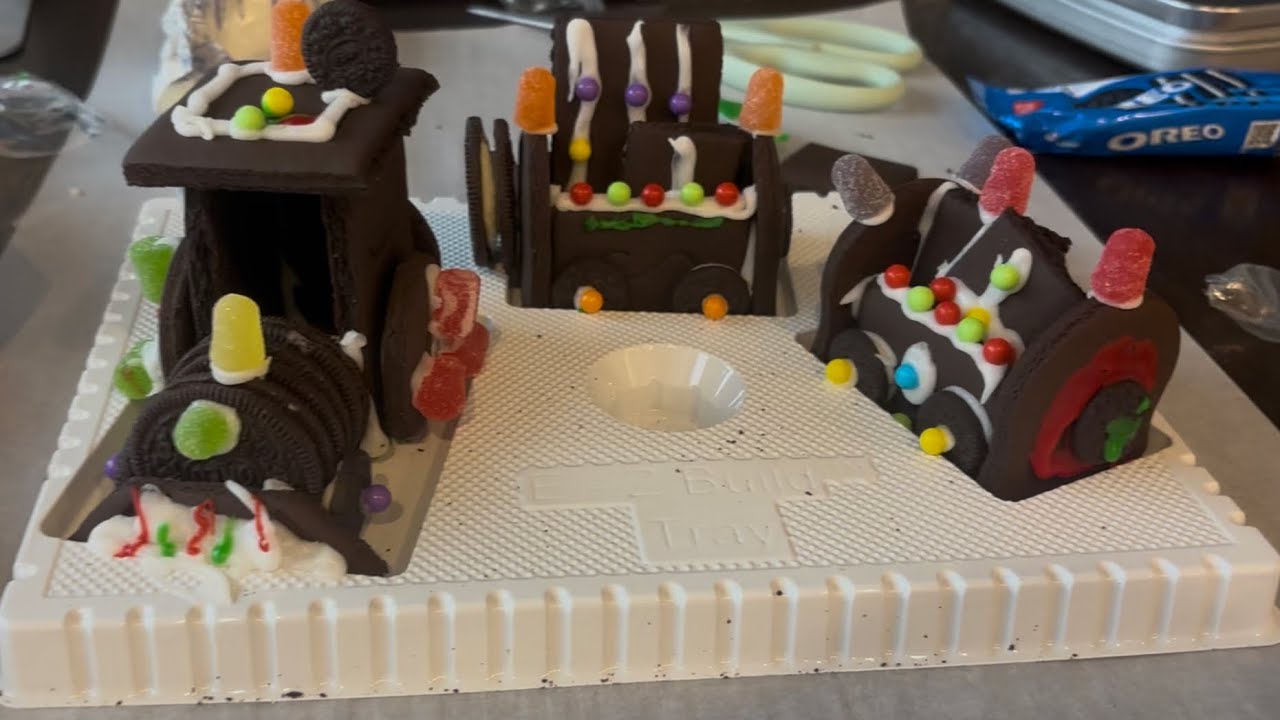 Building an Oreo Cookie Kit Train