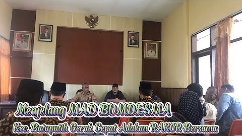 Warga desa kencana bekerjasama mendirikan gapura desa kegiatan yang dilakukan warga disebut