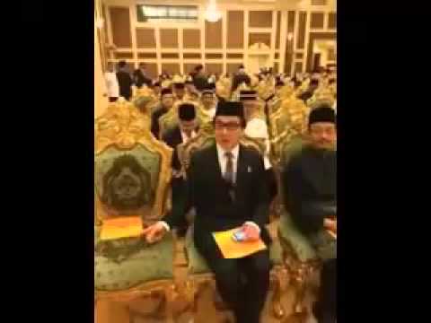 عاجل بالفيديو الممثل الشهير جاكي شان ينطق الشهادتين و يعتنق الإسلام