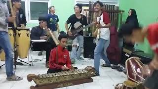 Komposisi Musik Gamelan Rock