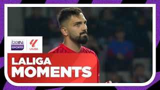 Valencia goalkeeper Mamardashvili cops STRAIGHT RED vs Barcelona! | LaLiga 23/24 Moments