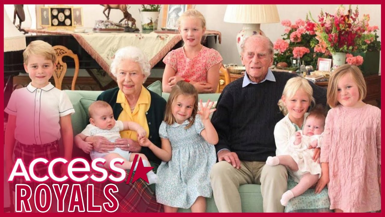 Queen & Prince Philip Pose With 7 Great-Grandchildren In 2018 Photo