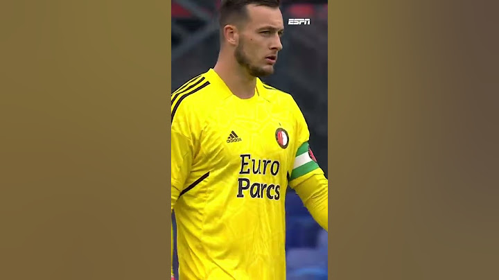 Bijzondere manier van uitverdedigen, Justin Bijlow 😅 | #SHORTS