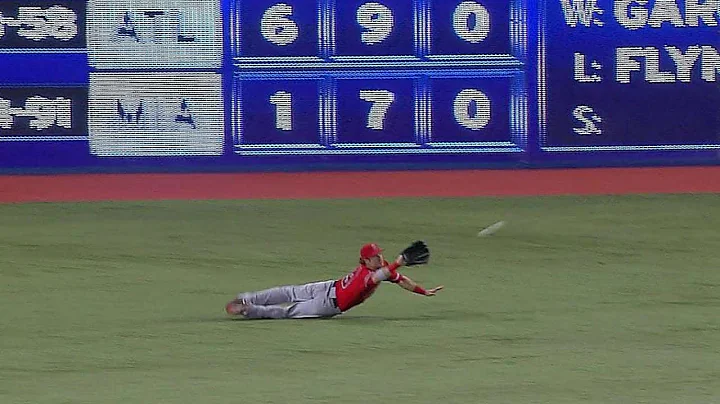 LAA@TOR: Cowgill lays out to rob Lind in center