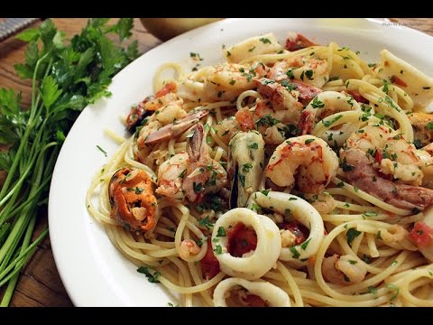 Vídeo: Espaguete Com Frutos Do Mar E Pasta De Tomate