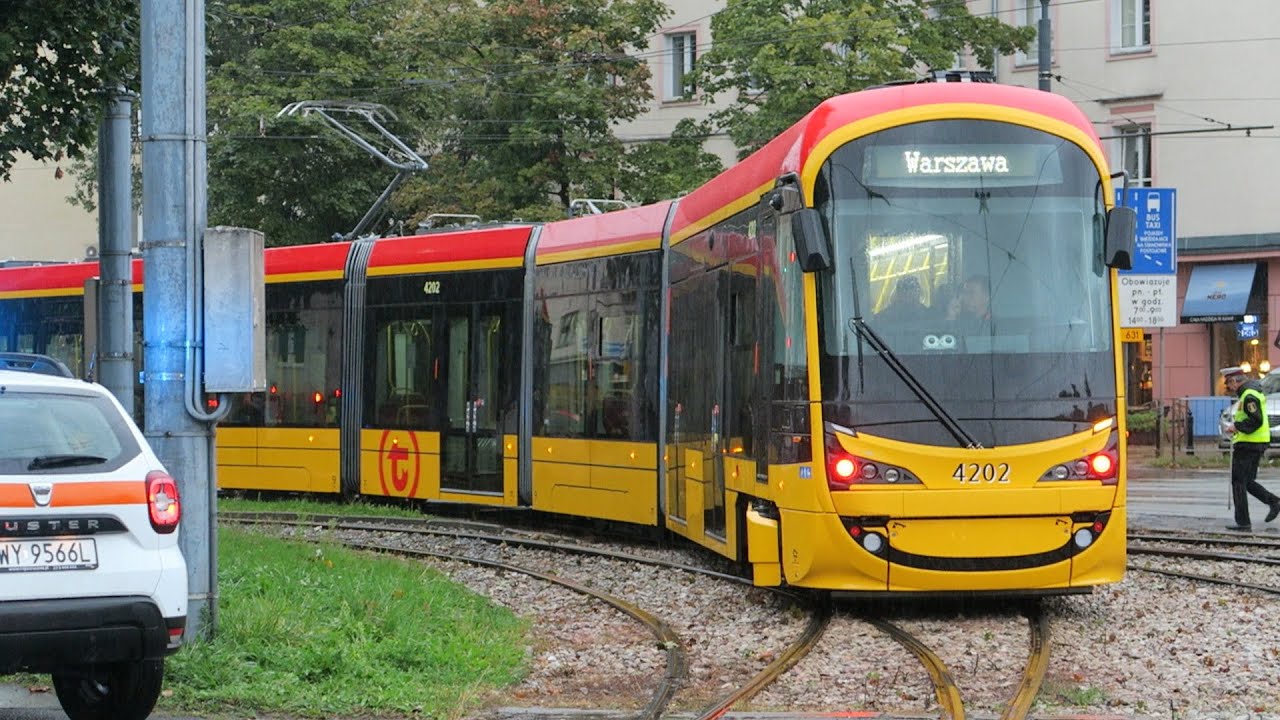 Warszawa - Przejazd tramwajem HRC 140N #4202 - Parada tramwajów DTP 2021