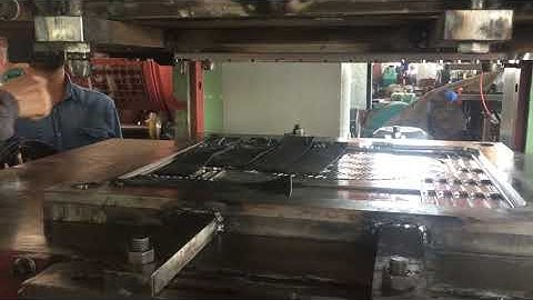 Rubber car mat making machine in Algeria 🇩🇿/Rubber car mat sheet vulcanizing press with moulds