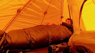 Set up a camping tent on the dangerous edge a deep cliff alone l Muoi - Bushcraft